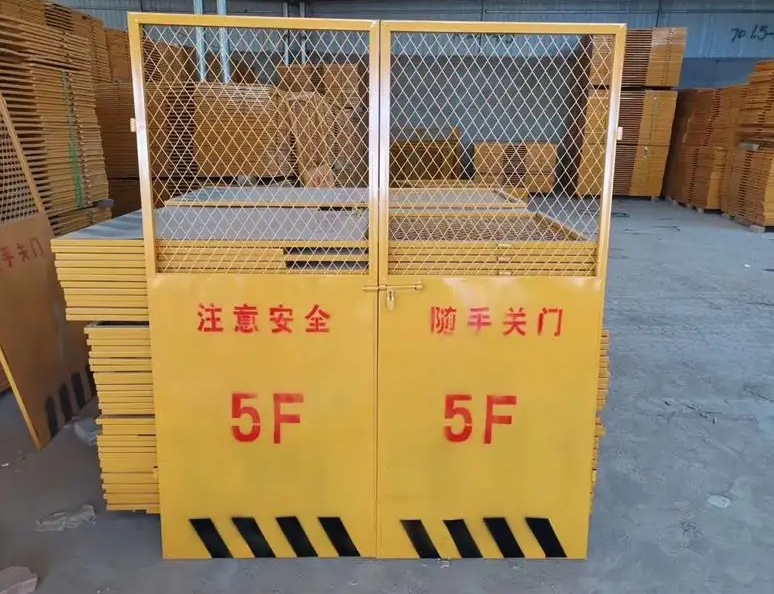 柳州房地产施工升降机防护门